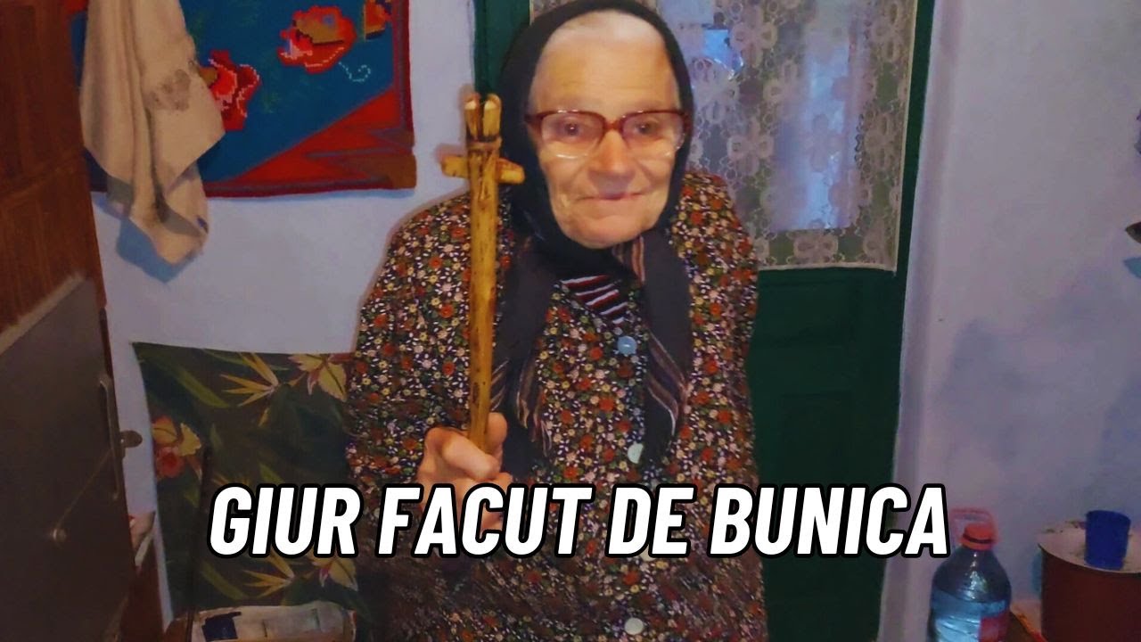 Bunica gătește ciorbă de dovlecei cu legume doar din gradina ei.
