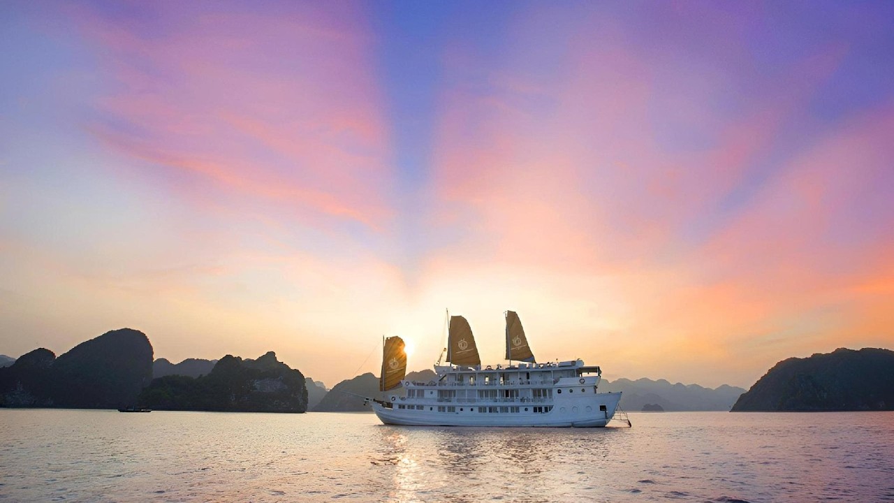Hera Grand Lux Cruise on Ha Long Bay | Hạ Long, Vietnam | Hotel Review 🌟