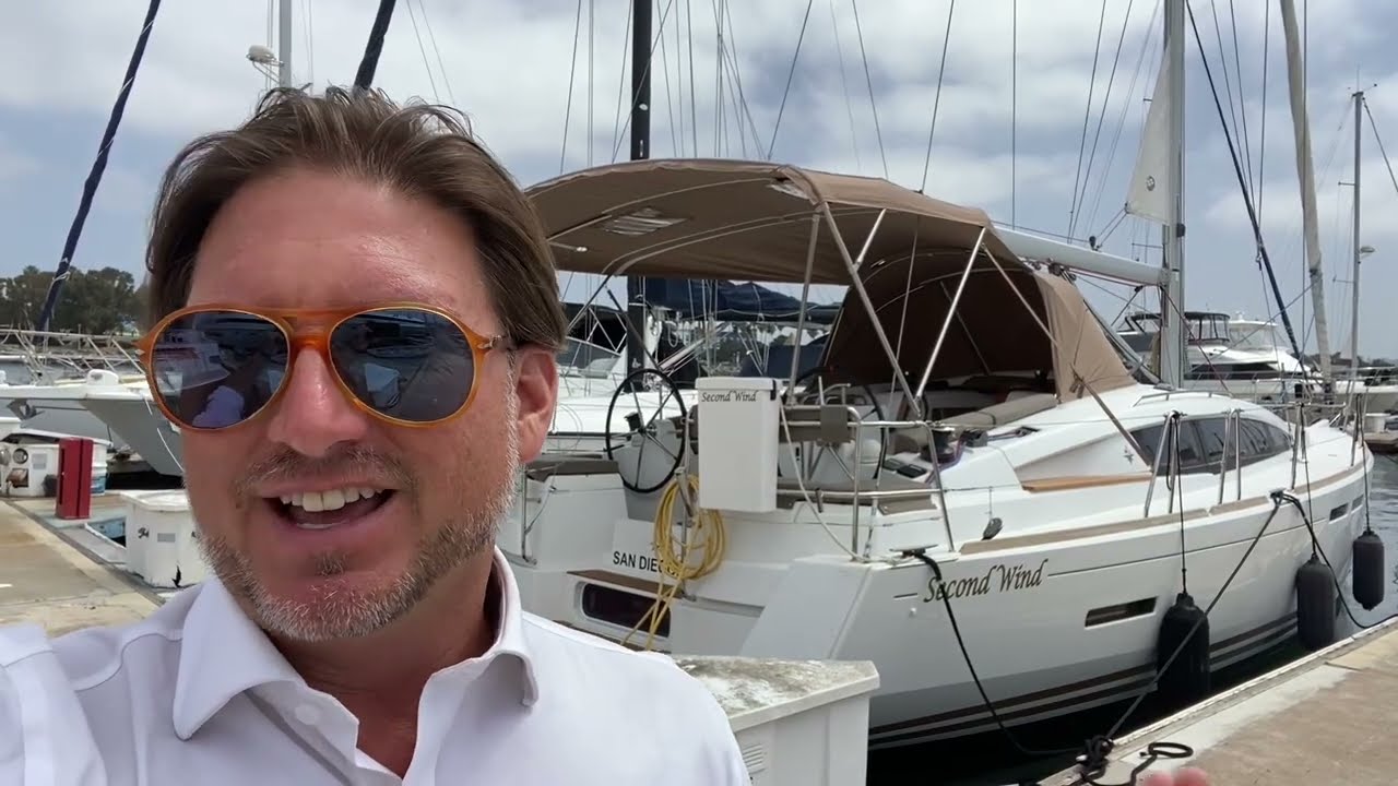 Видеообзор парусной лодки Jeanneau 41 Deck Salon 2013 года. Автор: Ян Ван Туил, брокер по продажа...