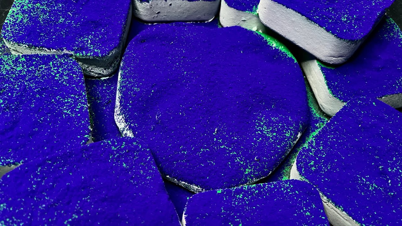 Random extremely dusty vibrating crush 😻  | 💚💙 | asmr gym chalk crush | 
