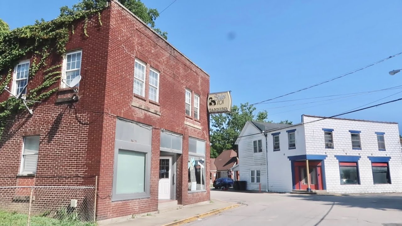 Small Towns & Empty Places In The Backroads of Middle Kentucky - Unusual Roadside Finds On Road Trip