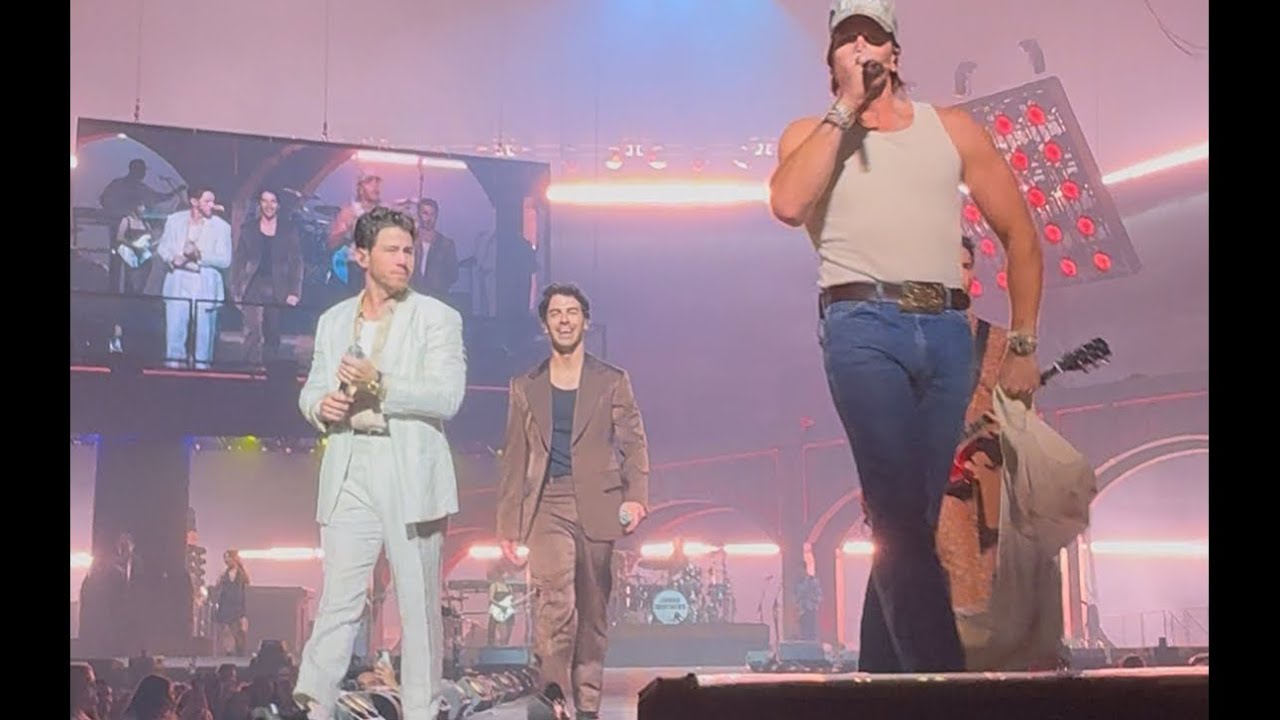 @JonasBrothers performing “Happen to Me” with surprise guest Russel Dickerson in Detroit, Mi 8/28/05
