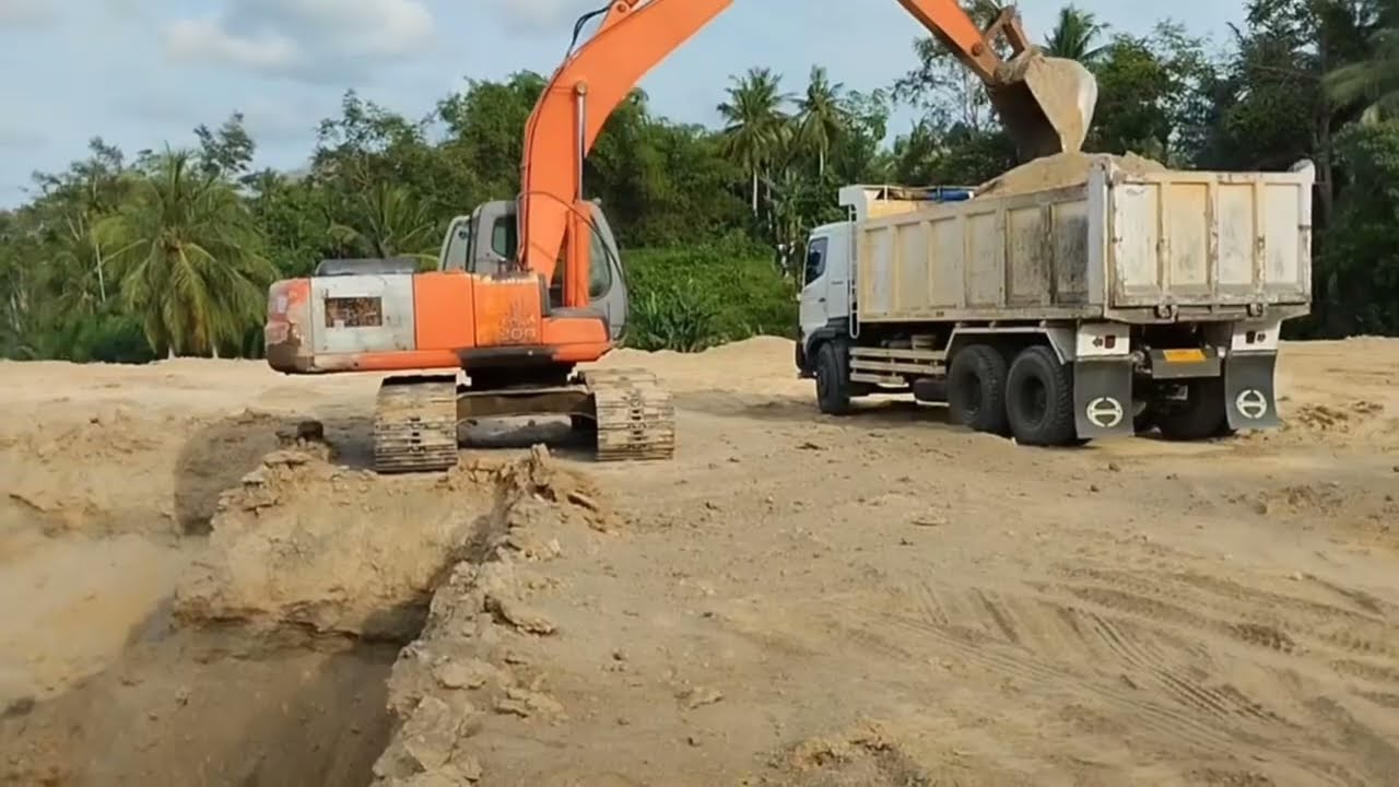 Sand loading proces with hitachi zaxis