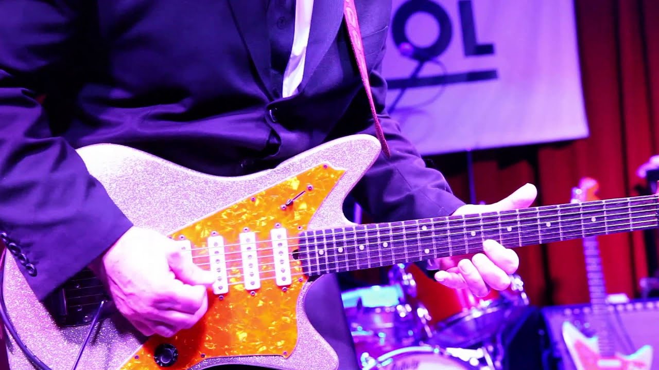 Los STRAITJACKETS Sleepwalk HD 26/02/2015