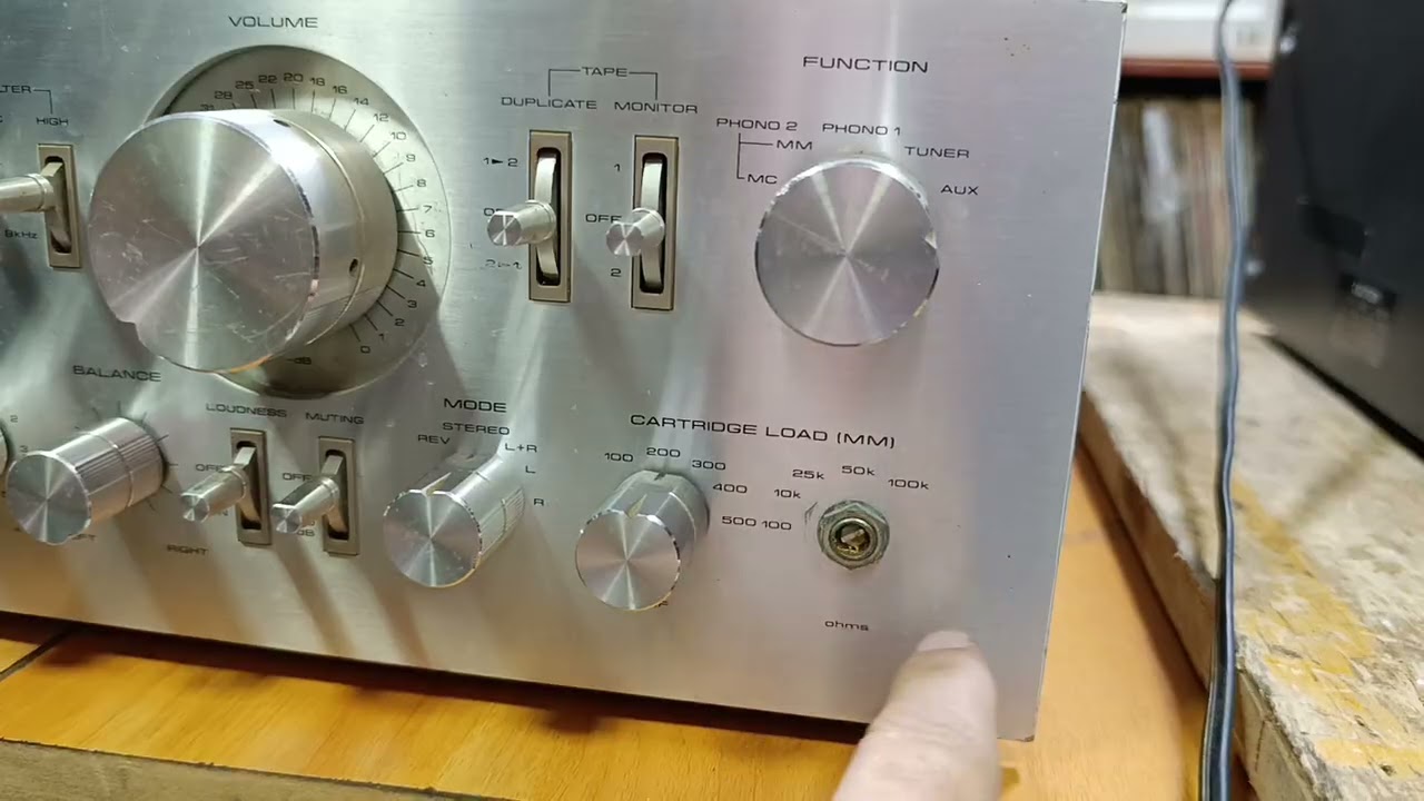 Pioneer SA-9800 vs. Sansui AU-717
