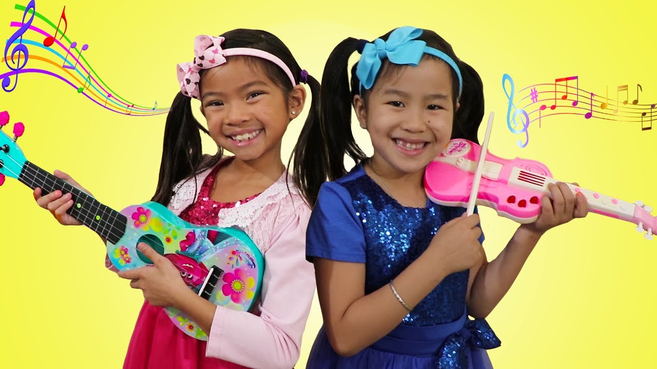 Jannie & Emma tocan guitarra y instrumentos musicales  | Música y Canciones Infantiles