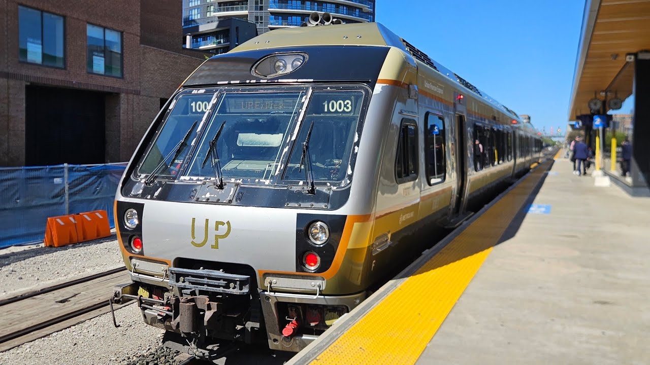 A Ride on The UP Express From Union Station to Pearson Airport 
