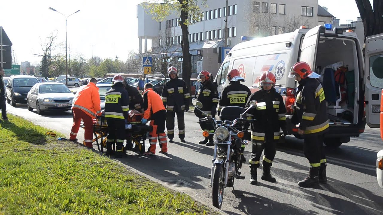 Wypadek osobówki z motorem | dojazd służb ratowniczych 23/04/15
