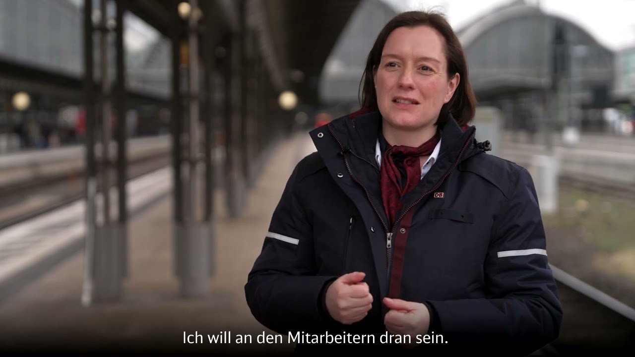 Unsere Vorst&auml;ndin f&uuml;r Produktion Deutsche Bahn Fernverkehr Anja Sch&ouml;llmann f&auml;hrt den ICE selbst.