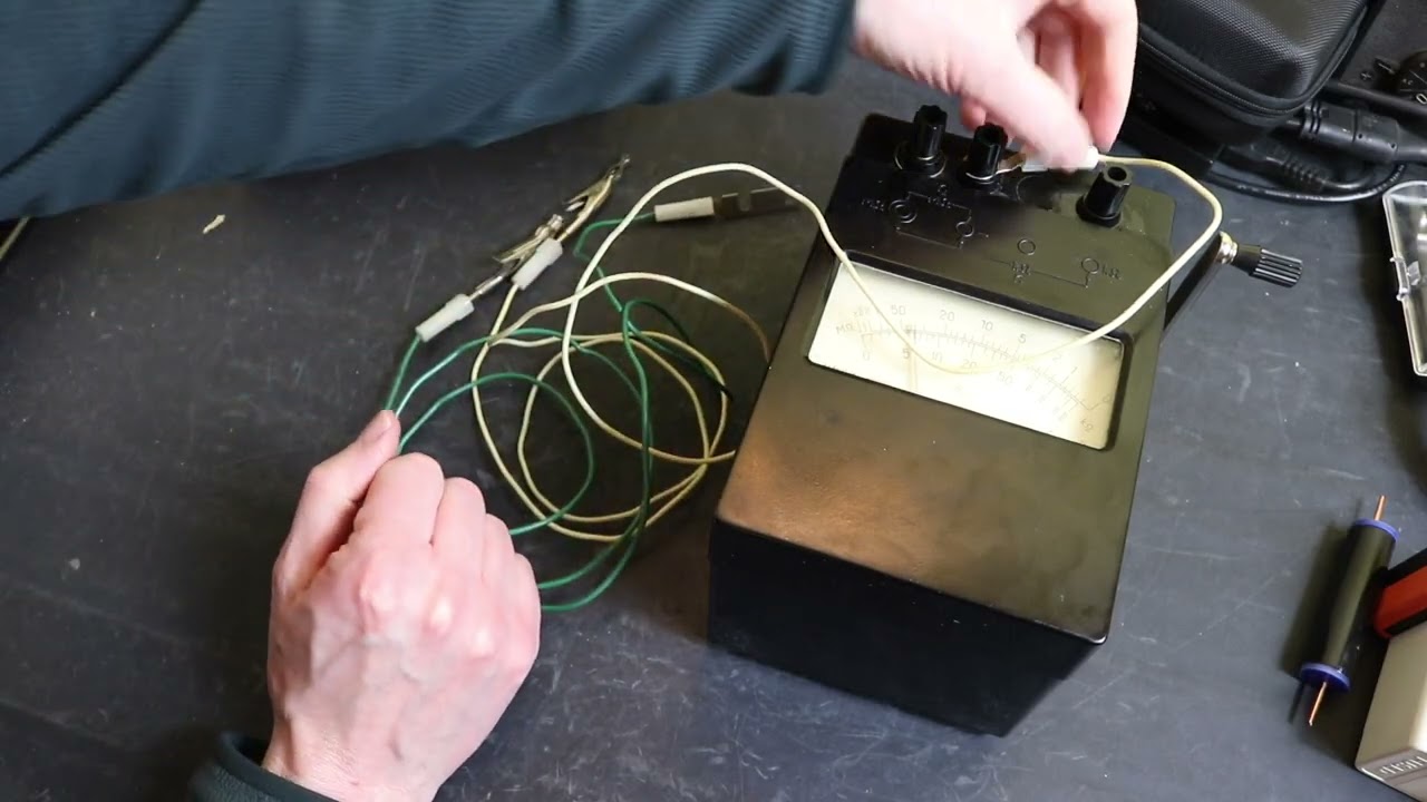 Старый советский тестер изоляции на 1000 вольт