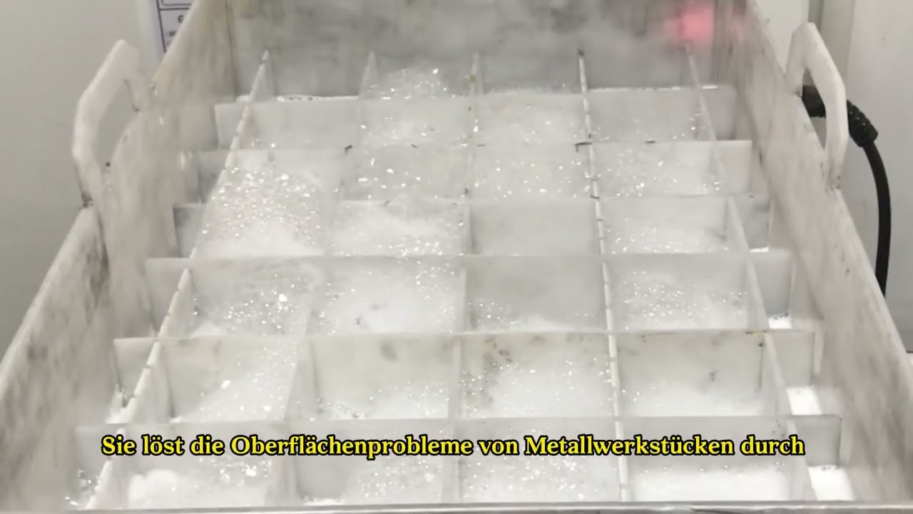 Kleiner Kaffeemaschinen-Liner: Entfernen der Oxidschicht und leichten Kratzern