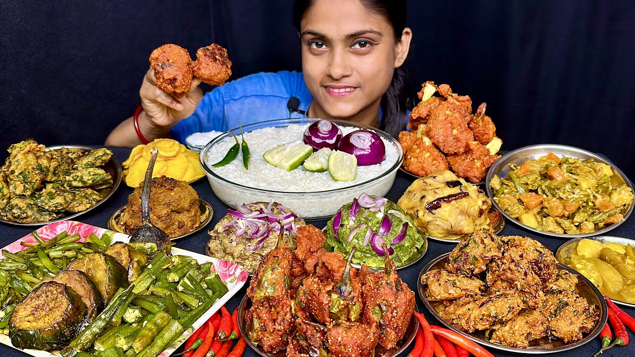 Panta Bhat Aloo Bhorta,Begun Pakoda,Gobhi Pakoda,Onion Pakoda,Palak Pakoda,Bhindi Fry Eating