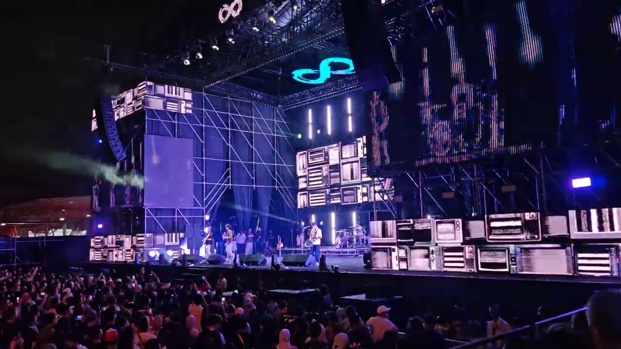 Sheila on 7 live concert at IIMS 2026