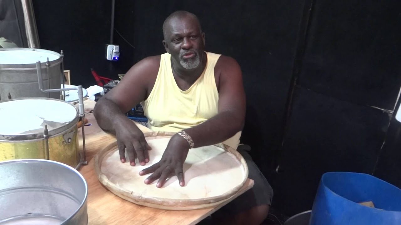 Mestre Penha falando sobre como ter carinho pelo surdo de marcação