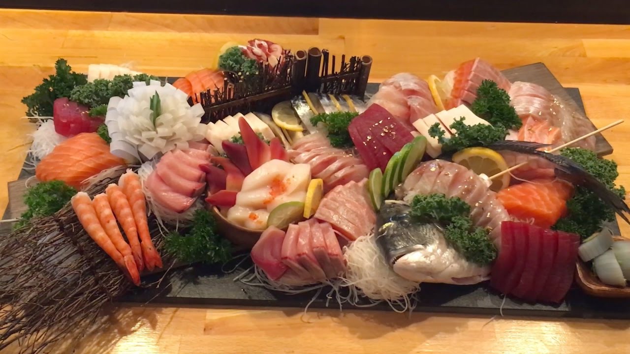 making sashimi plate