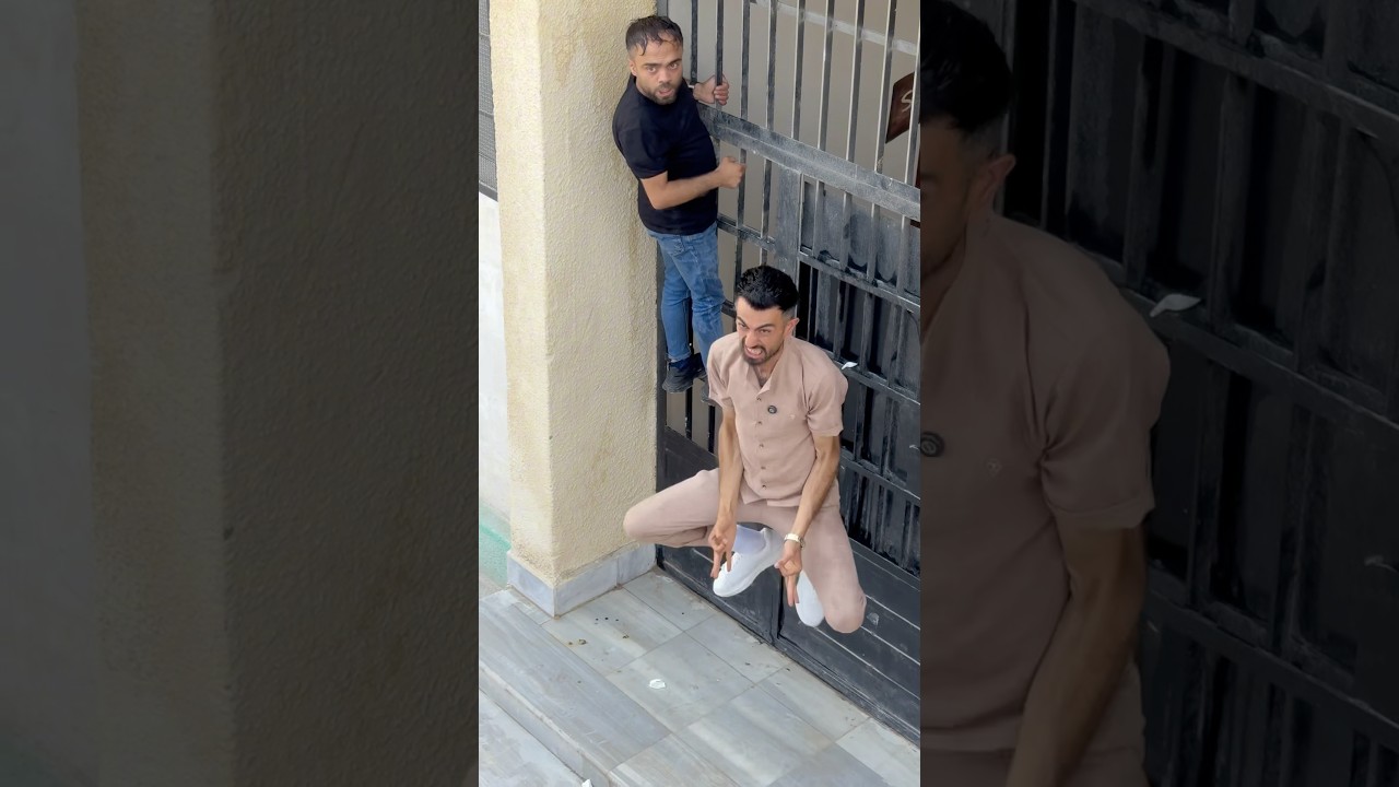 مجنون هرب من مشفى المجانين 🤡😂 #shorts