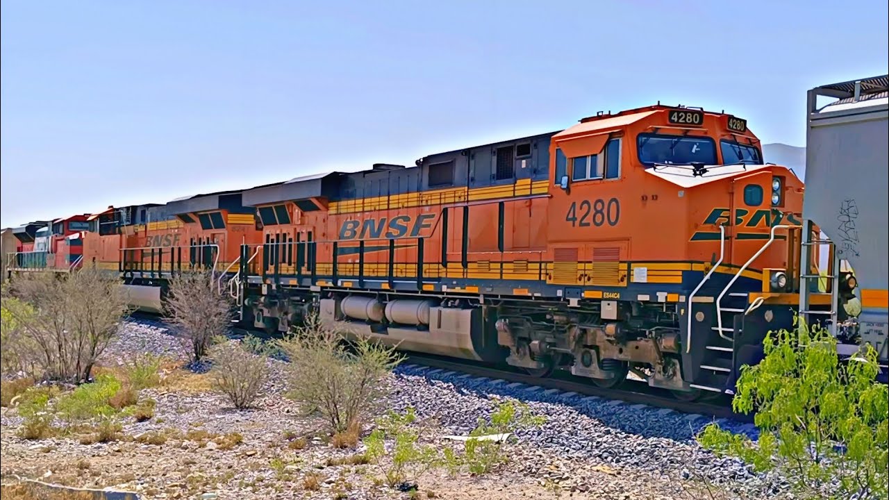 Locomotoras ES44AC FERROMEX & BNSF!!🚂🔥 Arrastrando pesado Tren grano, FXE 4623,& 4040,BNSF 8247,4280
