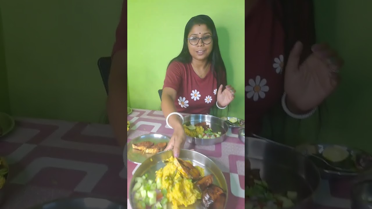 বাংলাদেশী বউয়ের হাতে বাংলাদেশের মাওয়া ঘাটের,স্পেশাল ভুনা খিচুড়ি,ইলিশ মাছ ভাজা জমিয়ে খেলাম#share