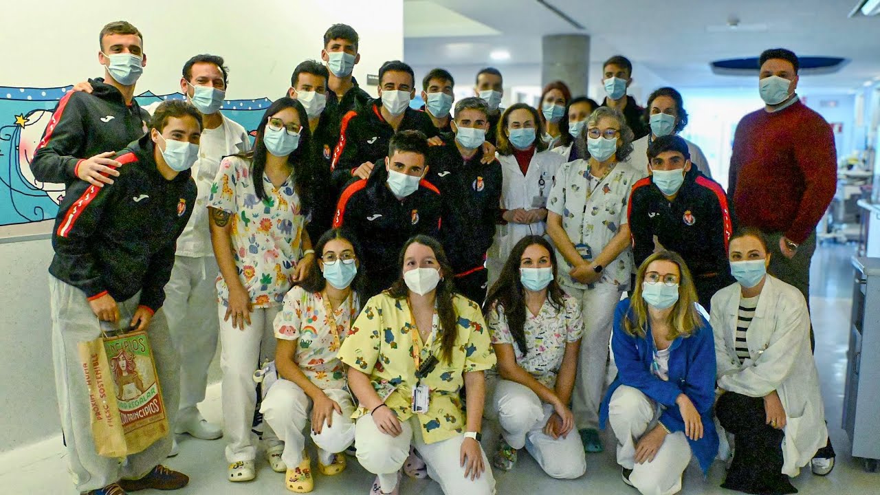J18 | Visita y regalos para los niños del Hospital Santa Lucia | 2ª RFEF | 25/26