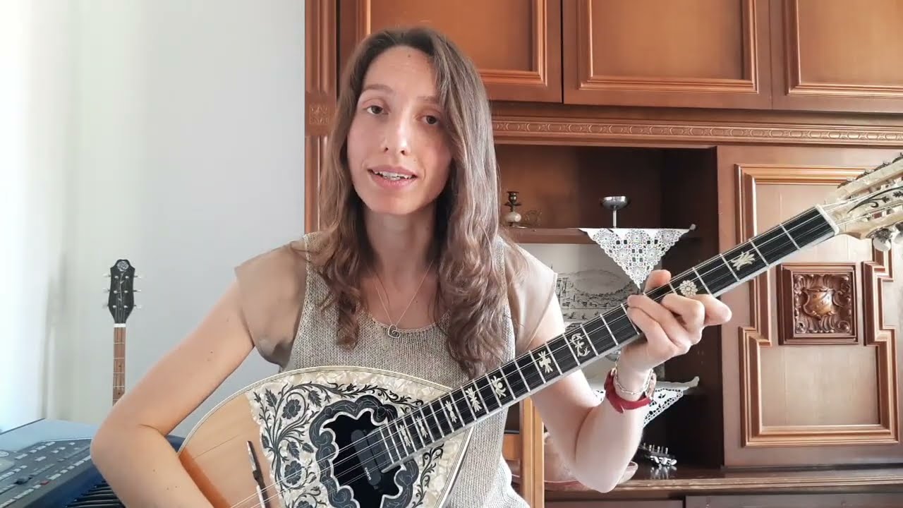 Αγωνίες, καδιοχτύπια - μάθημα μπουζούκι . Konstantina - bouzouki lessons