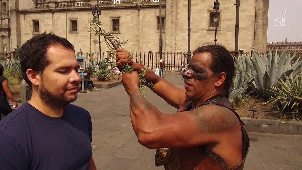 Una Limpia en el zócalo para la buena vibra ASMR Chamán | Luis Espero