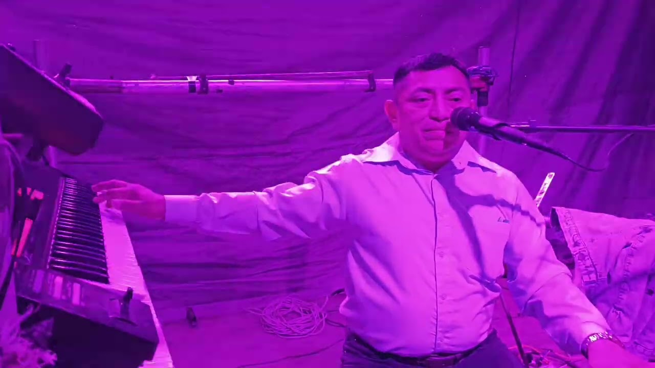 Carlos El Vampirro De Los Teclados: El Microbusero- La Cacerola