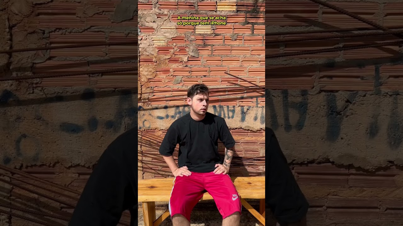 A menina que se acha só porque tem iPhone