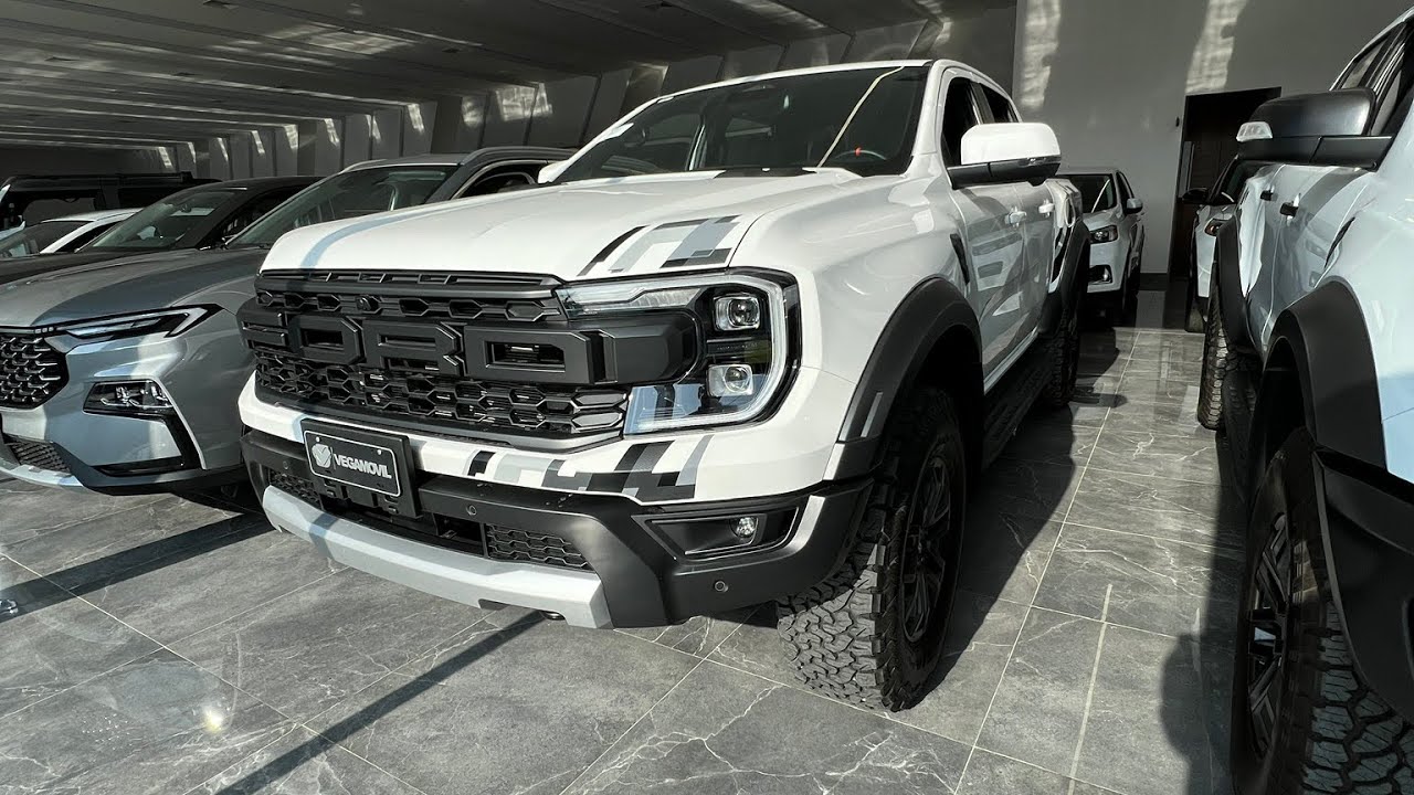 Ford Ranger Raptor Vs Ford Ranger Raptor