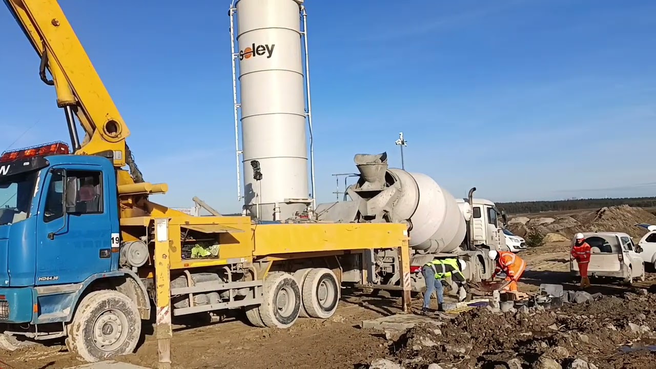 WD 26   betonowanie ławy fundamentowej dla podpory P3 oraz montaż zbrojenia dla ławy na P1