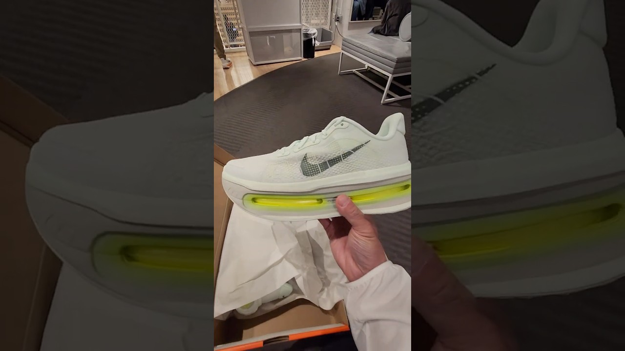 Testing: Nike Vomero Premium at Nike Chicago during Chicago Marathon - October 13, 2025
