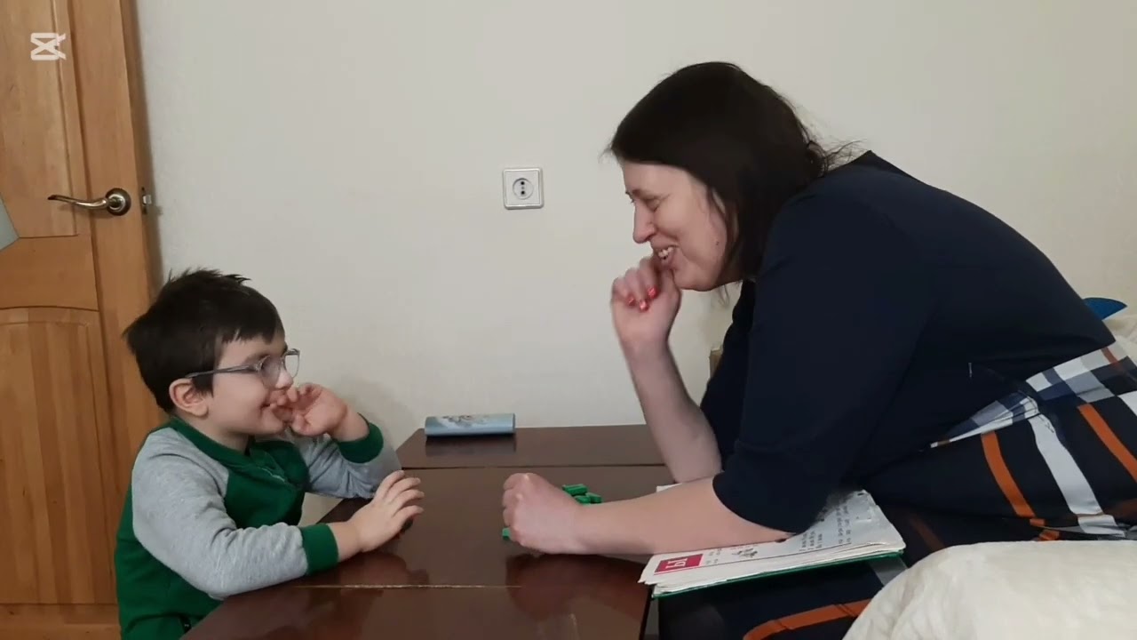 Занятие с логопедом. Учимся читать