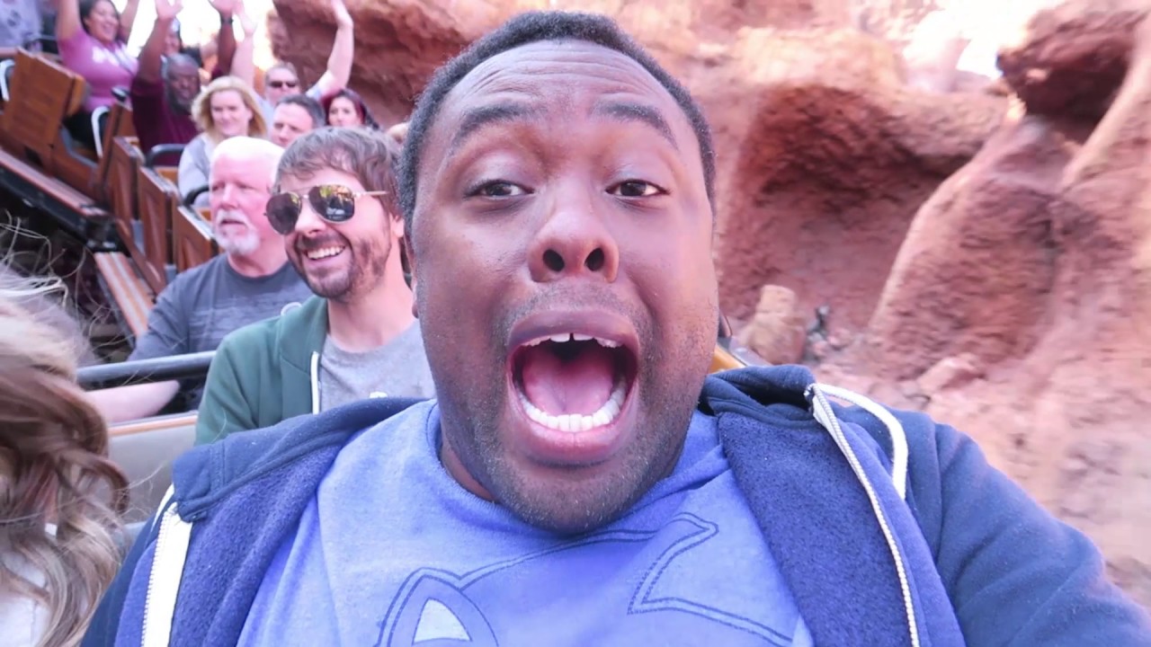 DISNEYLAND DAY - Meet Moana! Rollercoaster Ride! Fried Chicken?? 🍗