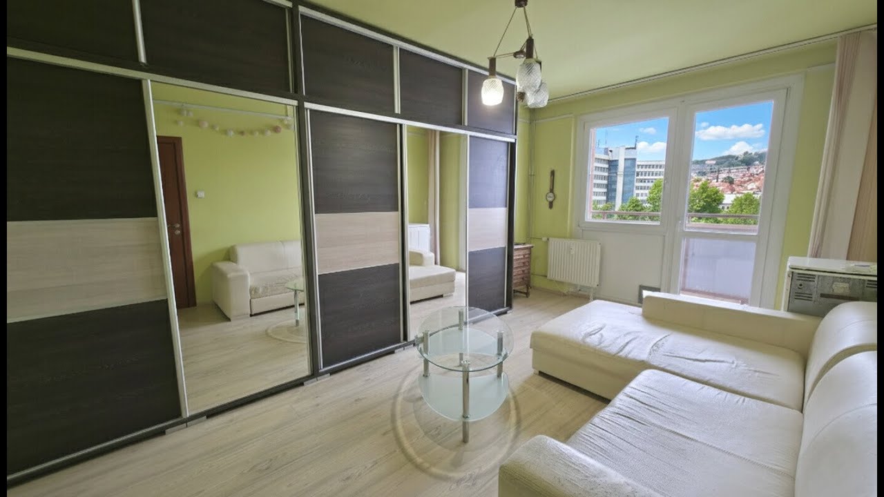 A belvárosban erkélyes 58 m2 3 szobás panorámás panelprogramos lakás