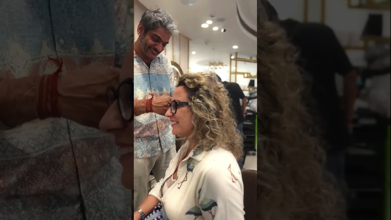 "Each curl tells a story — these highlights make it unforgettable. 