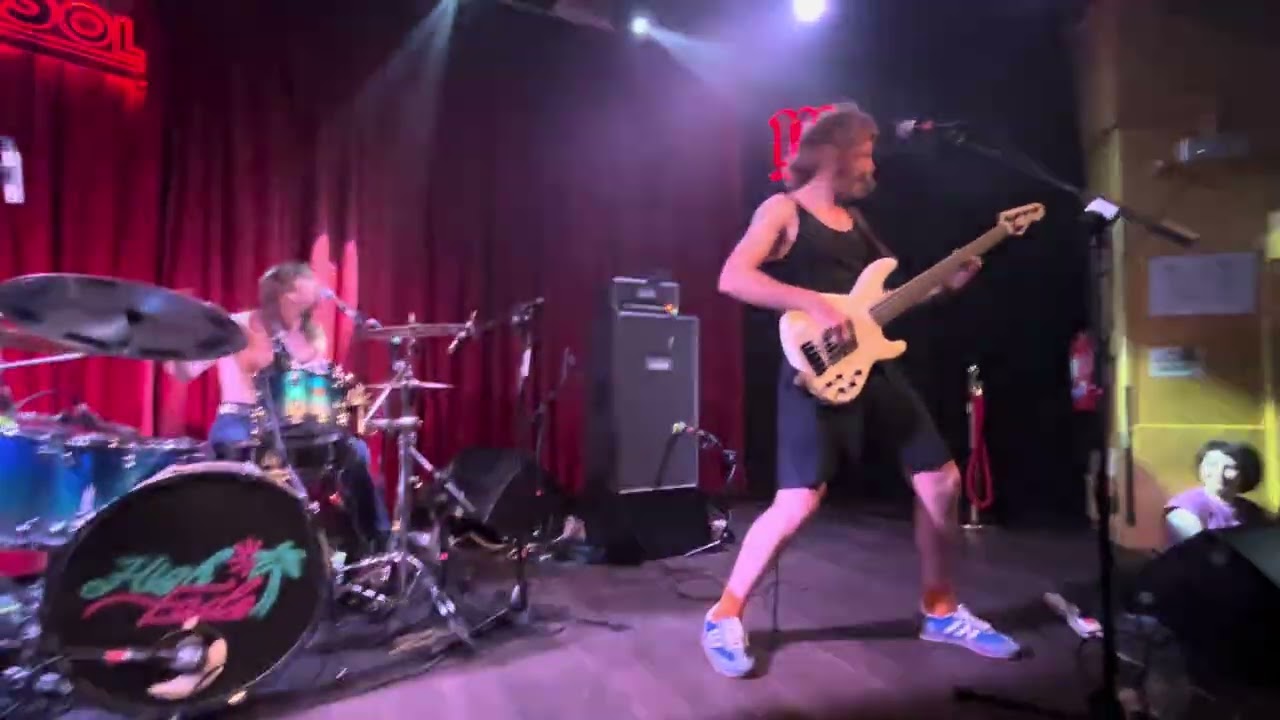 1. I hate this road - High Fade - Live in Madrid 2025