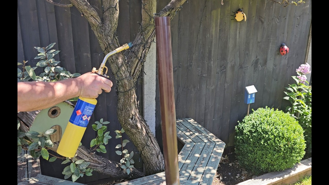 Restoring brown guttering #DIY #Blowtorch #88