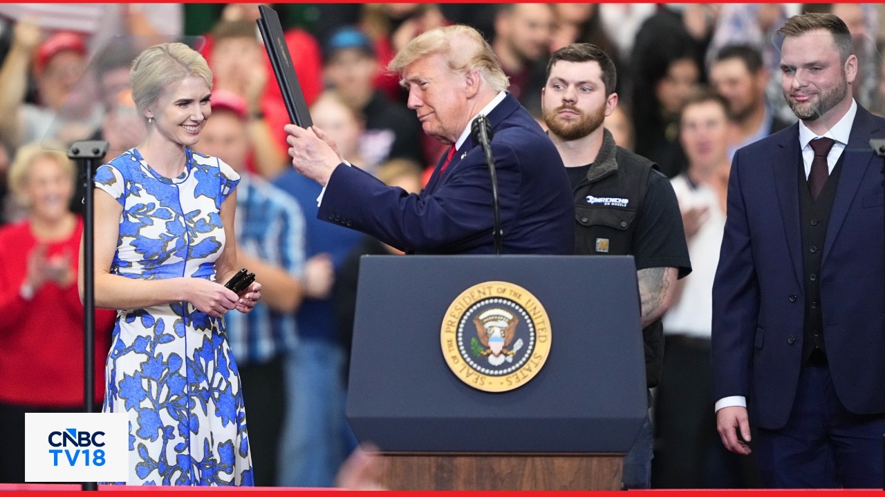 СМОТРИТЕ: Трамп приглашает Натали Харп на сцену, чтобы объявить о помиловании механиков с Аляски ...