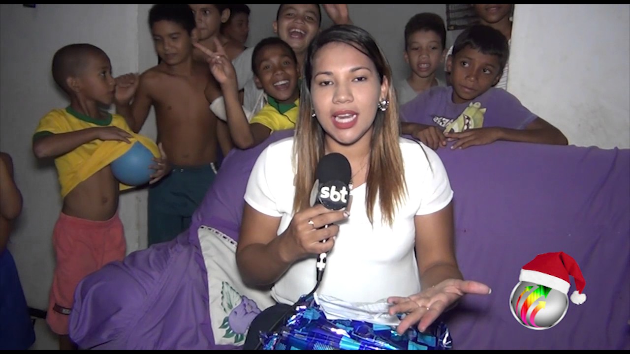 PAULA CL&Iacute;CIA REALIZANDO SONHOS NA RUA DA PONTE