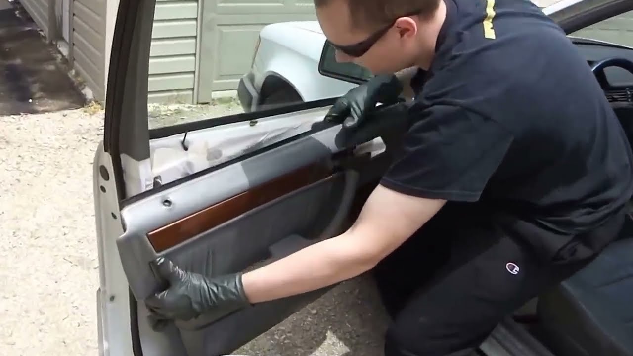 Инструкция по снятию дверной панели Mercedes-Benz W124