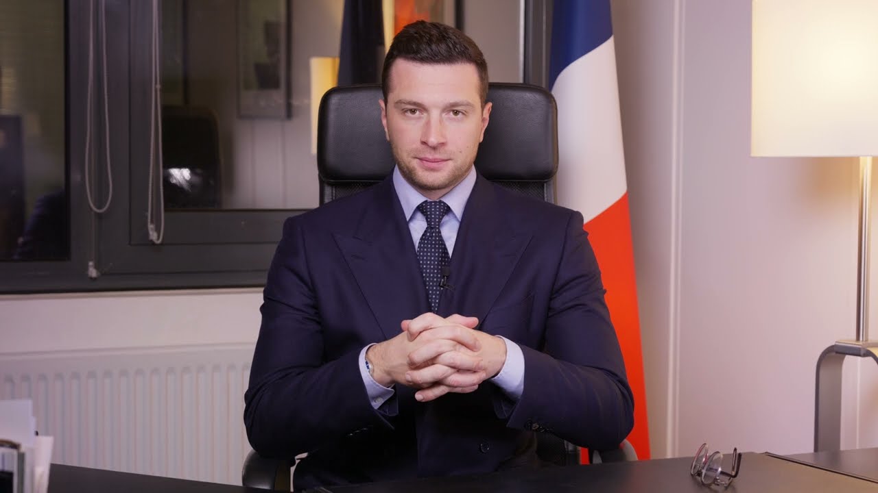 Emmanuel Macron verrouille nos institutions pour en conserver le contrôle !