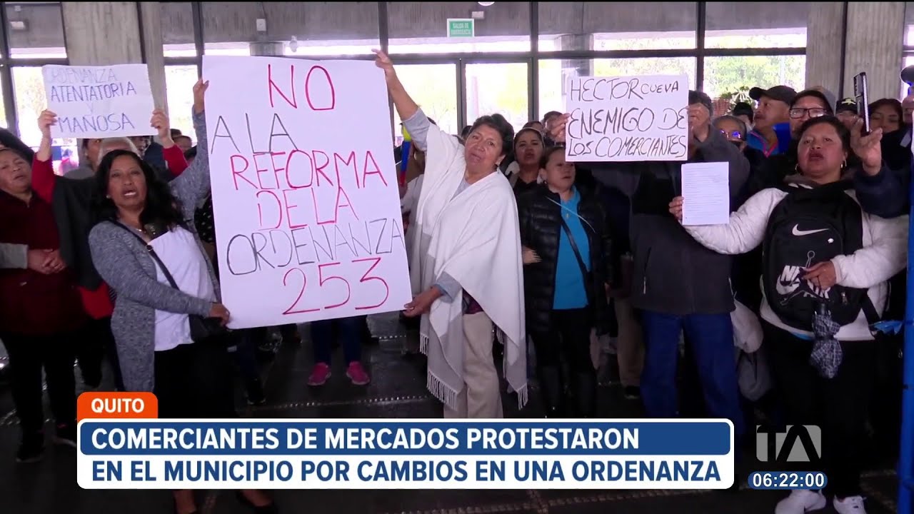 Comerciantes de mercados de Quito protestan por el cambio de una ordenanza