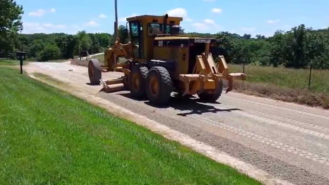 Crowning a freshly laid road