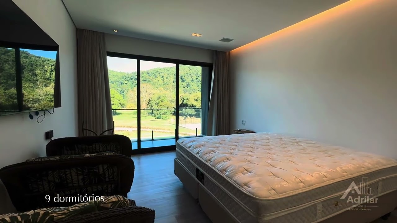 Chácara 11.000m² Alto Padrão em Guararema 