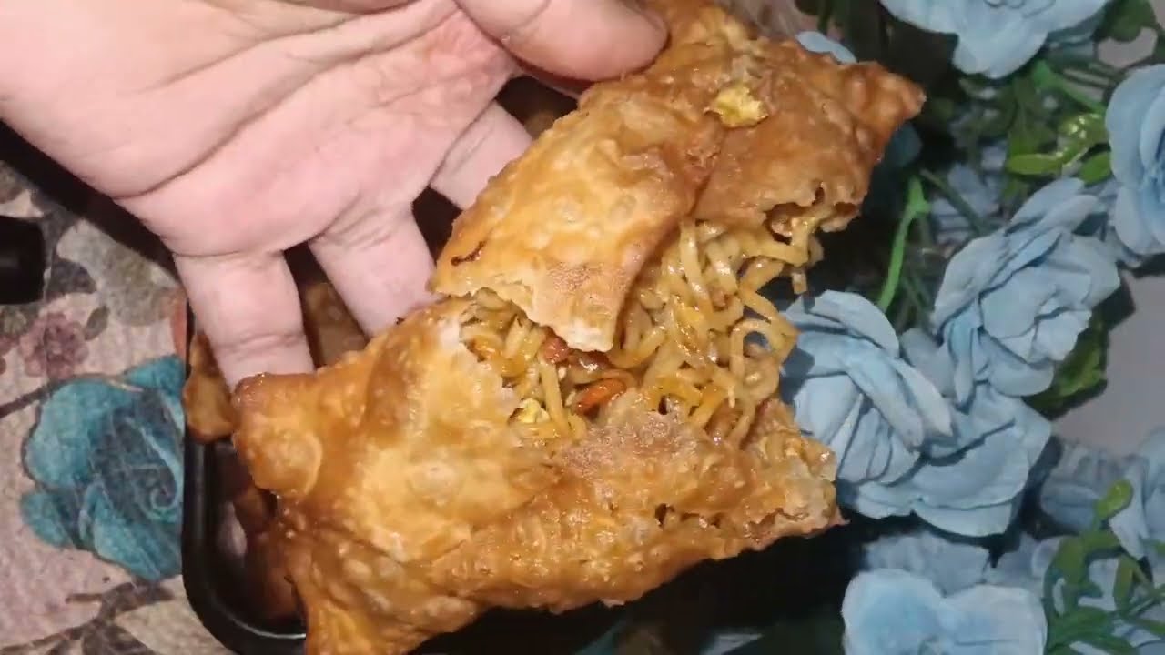 নুডুলস এগ রোল একদম দোকানের মতো ক্রিসপি রোল সন্ধ্যা নাস্তা রেসিপি 