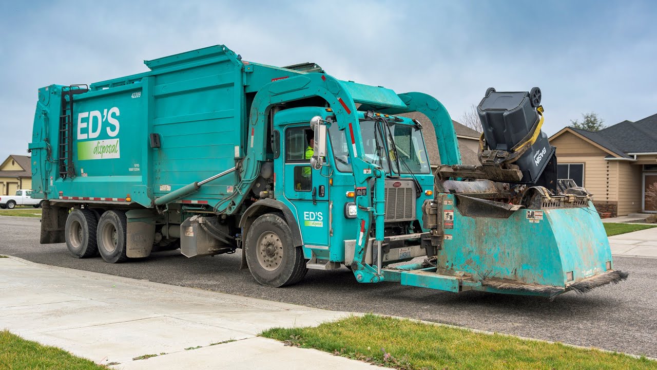 Peterbilt 520 - Heil Half/Pack Sierra Garbage Truck w/ The Curotto-Can