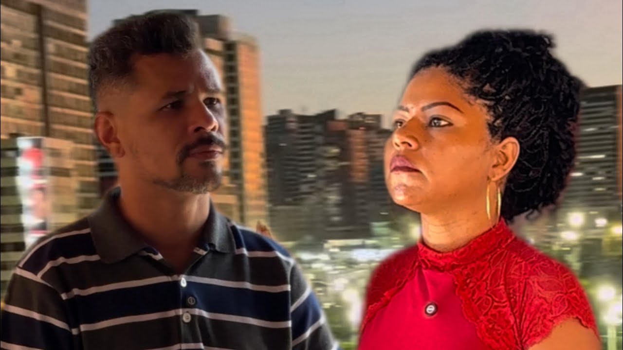 Irmã chega de surpresa na casa do irmão e descobre quem realmente ele é 