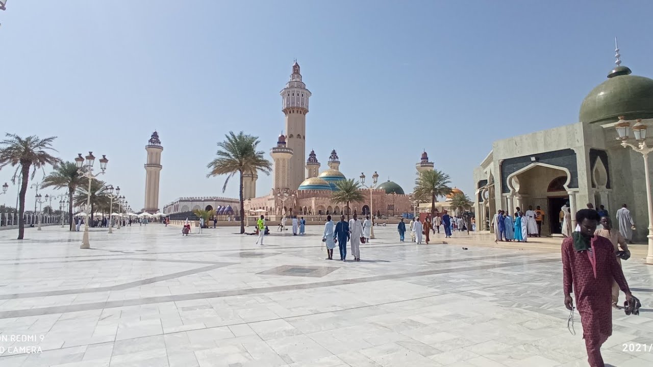أكبر مسجد بالسينيغال بمدينة توبا أغرب مدينة لا يوجد فيها مدخن السجائر او الخمور الكل ملتزم