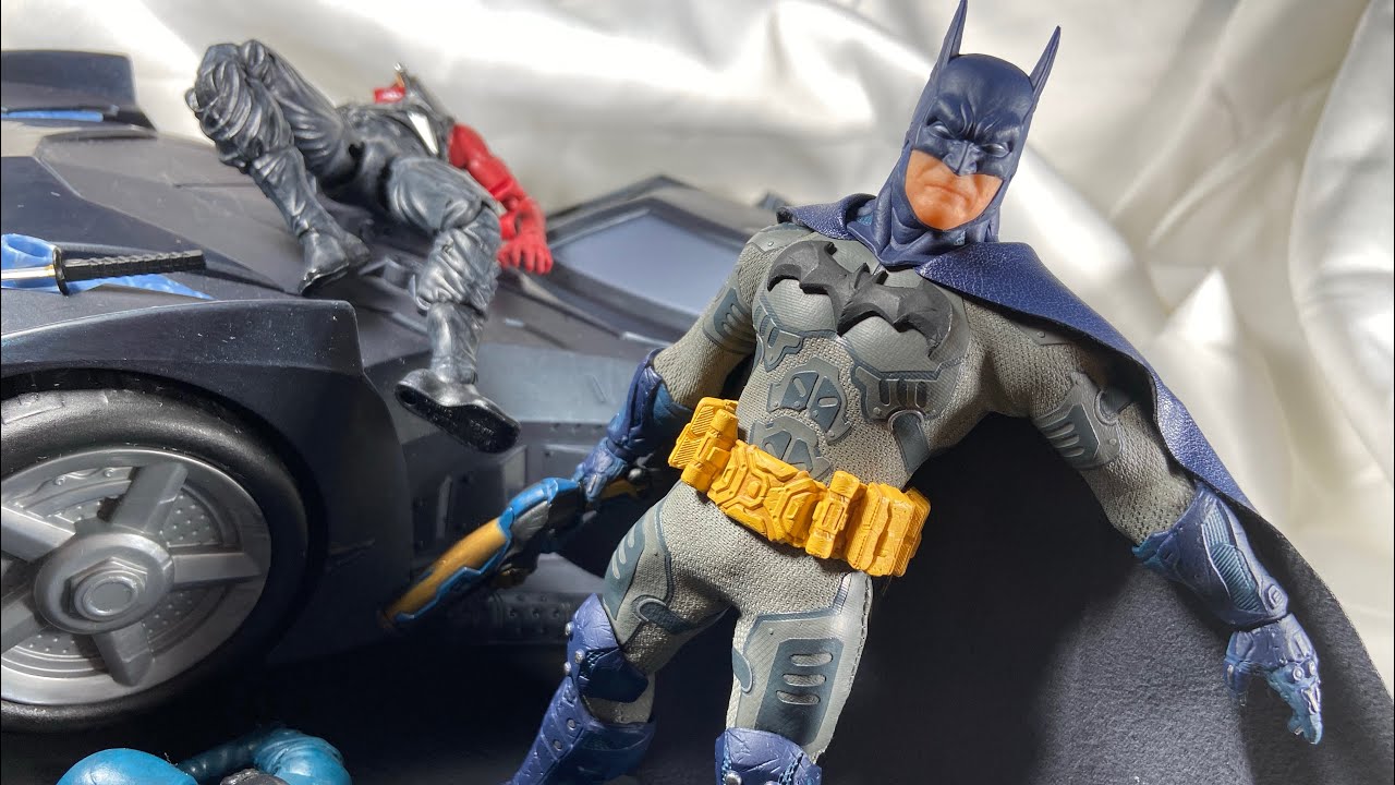 Обзор Mezco Supreme Knight Darkest Dawn Edition