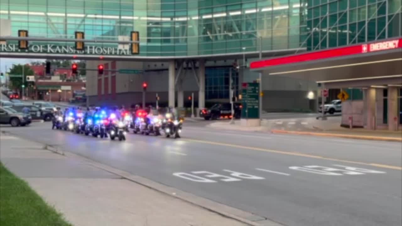 Line of duty death procession in Wyandotte County