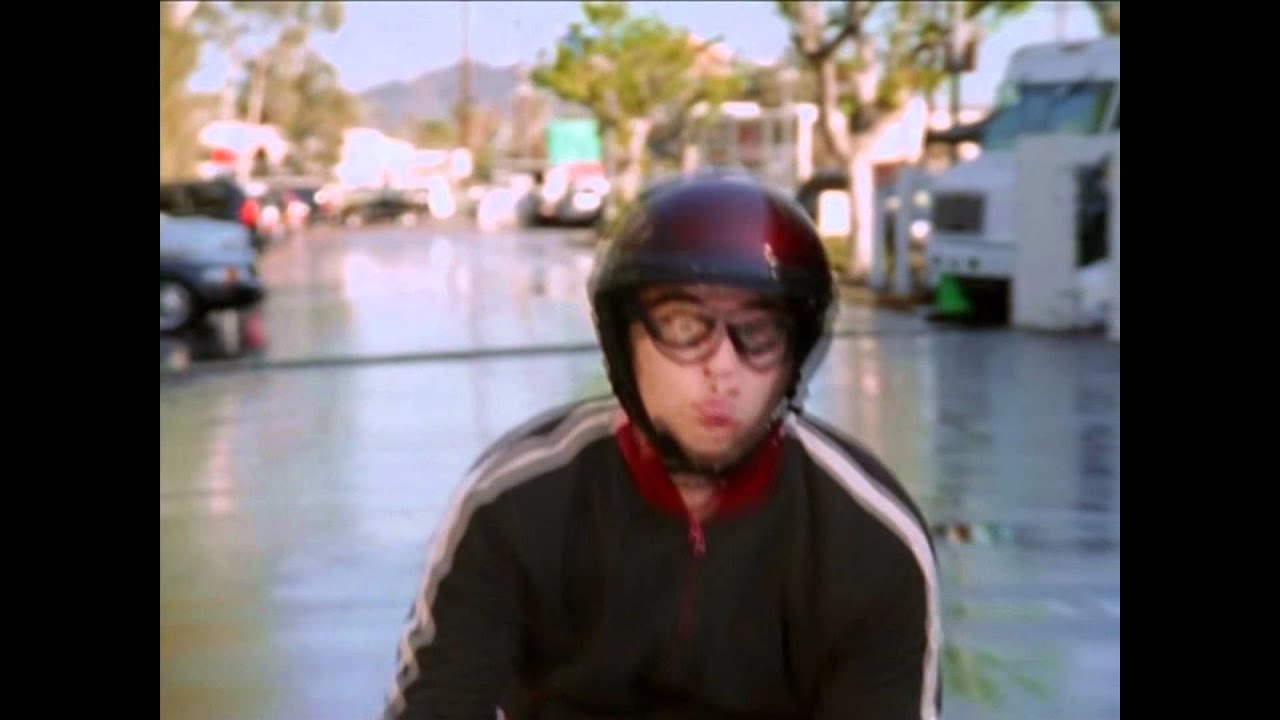 Scrubs - JD fährt durch die Pfütze